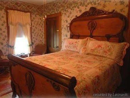 The Lion And The Rose Bed & Breakfast Whitefield Chambre photo