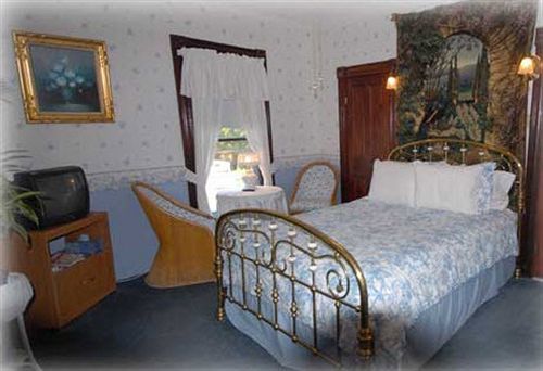 The Lion And The Rose Bed & Breakfast Whitefield Extérieur photo