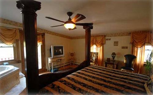 The Lion And The Rose Bed & Breakfast Whitefield Extérieur photo